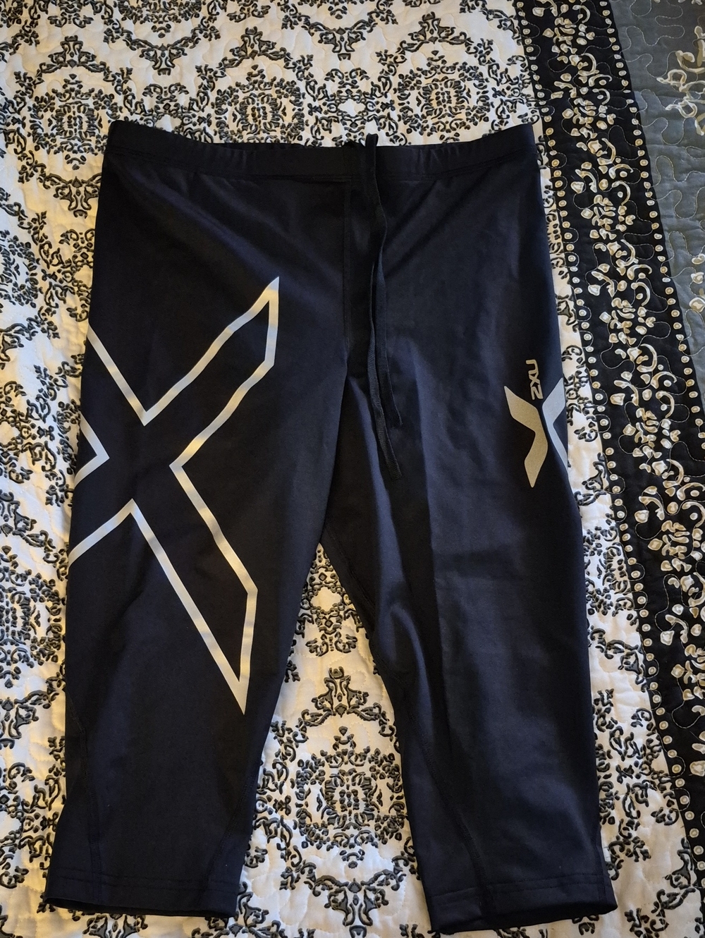 2XU Black Women's 3/4 Training Joggers with Reflective Logos